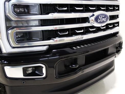 Used 2023 Ford F250 Platinum w/ FX4 Off-Road Package AWD/4WD image 34