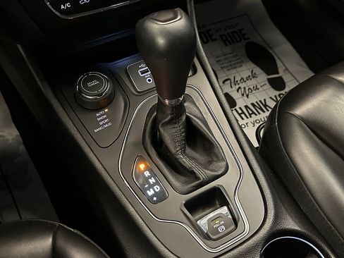 Used 2019 Jeep Cherokee Latitude Plus w/ Cold Weather Group image 16