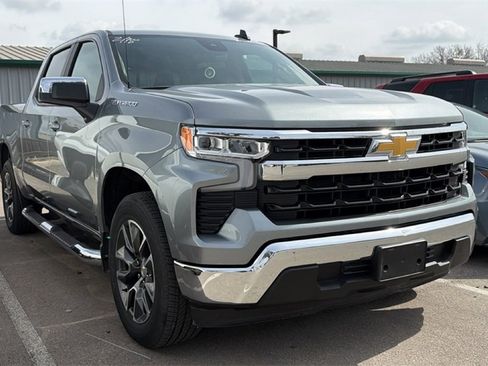 Used 2025 Chevrolet Silverado 1500 LT w/ Leather Package image 3