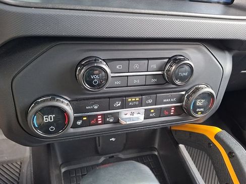 Used 2024 Ford Bronco Badlands AWD/4WD image 16