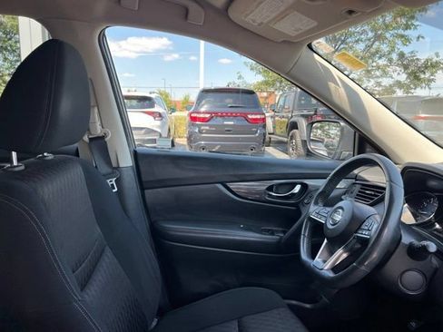 Used 2017 Nissan Rogue SV w/ SV Premium Package FWD image 32
