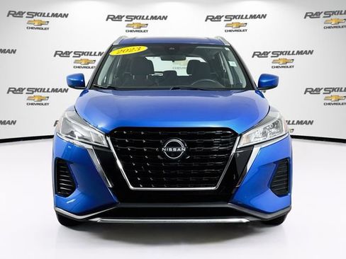 Used 2023 Nissan Kicks SV FWD image 2