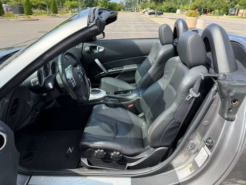 Used 2008 Nissan 350Z Touring RWD image 8