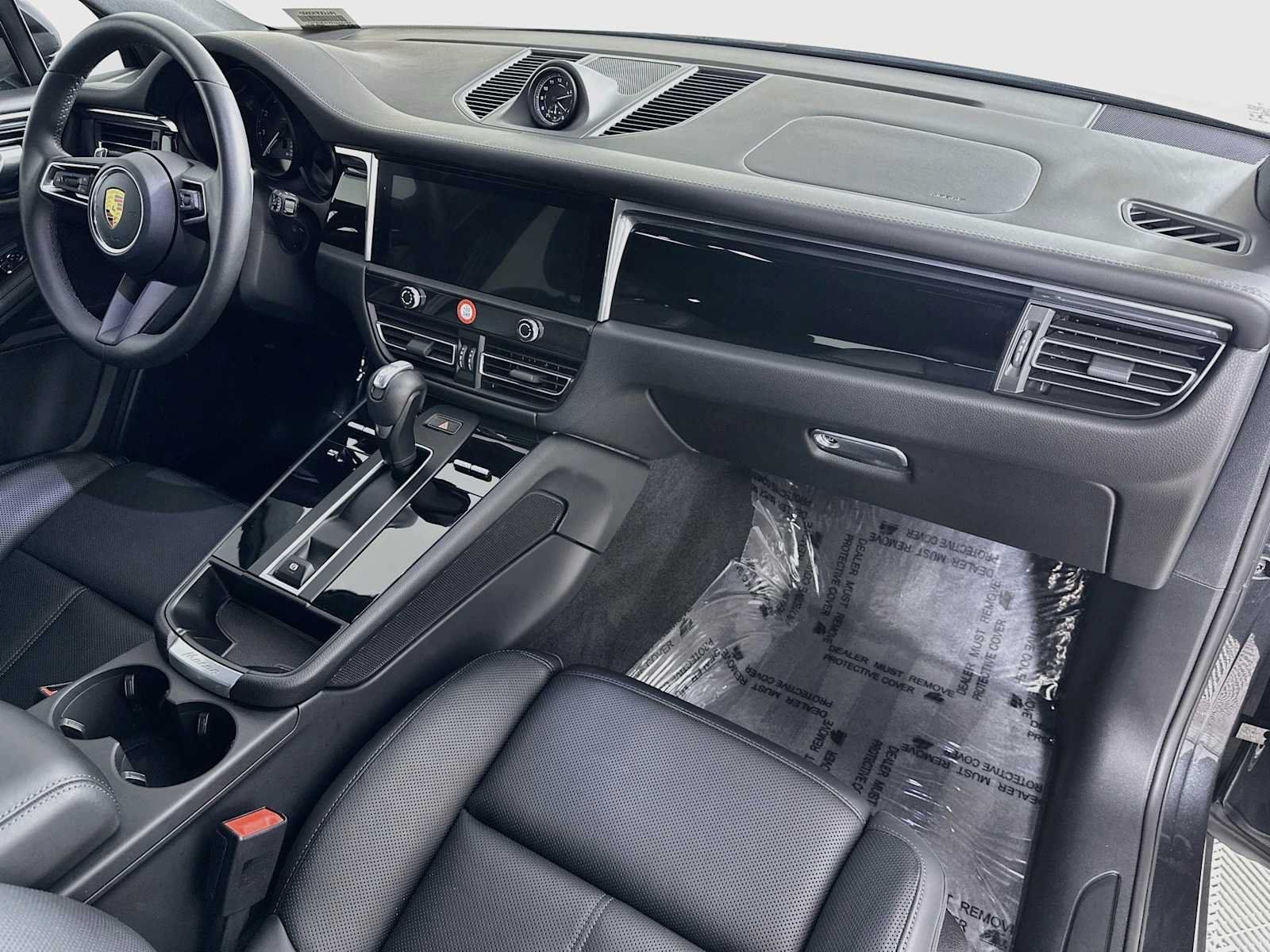 Certified 2026 Porsche Macan AWD/4WD image 30