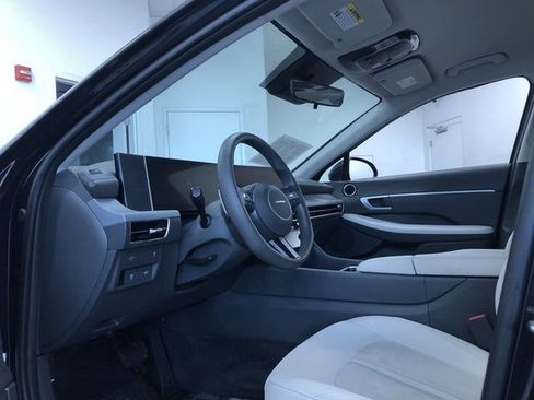 Used 2025 Hyundai Sonata SEL FWD image 11