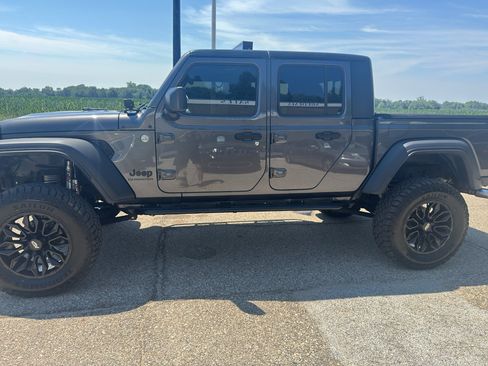Used 2020 Jeep Gladiator Sport w/ Quick Order Package 24S AWD/4WD image 12