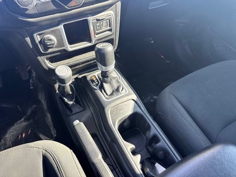 Used 2018 Jeep Wrangler Unlimited Sport AWD/4WD image 31