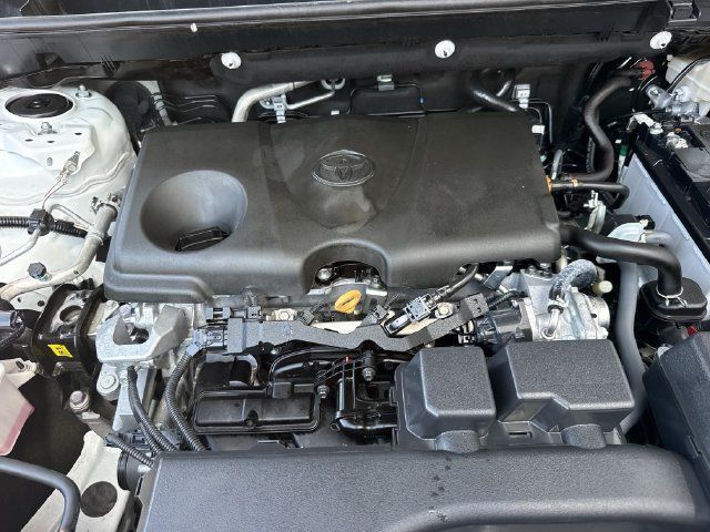 Used 2025 Toyota RAV4 XLE FWD image 32