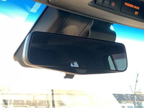 Used 2017 Cadillac Escalade Platinum image 27