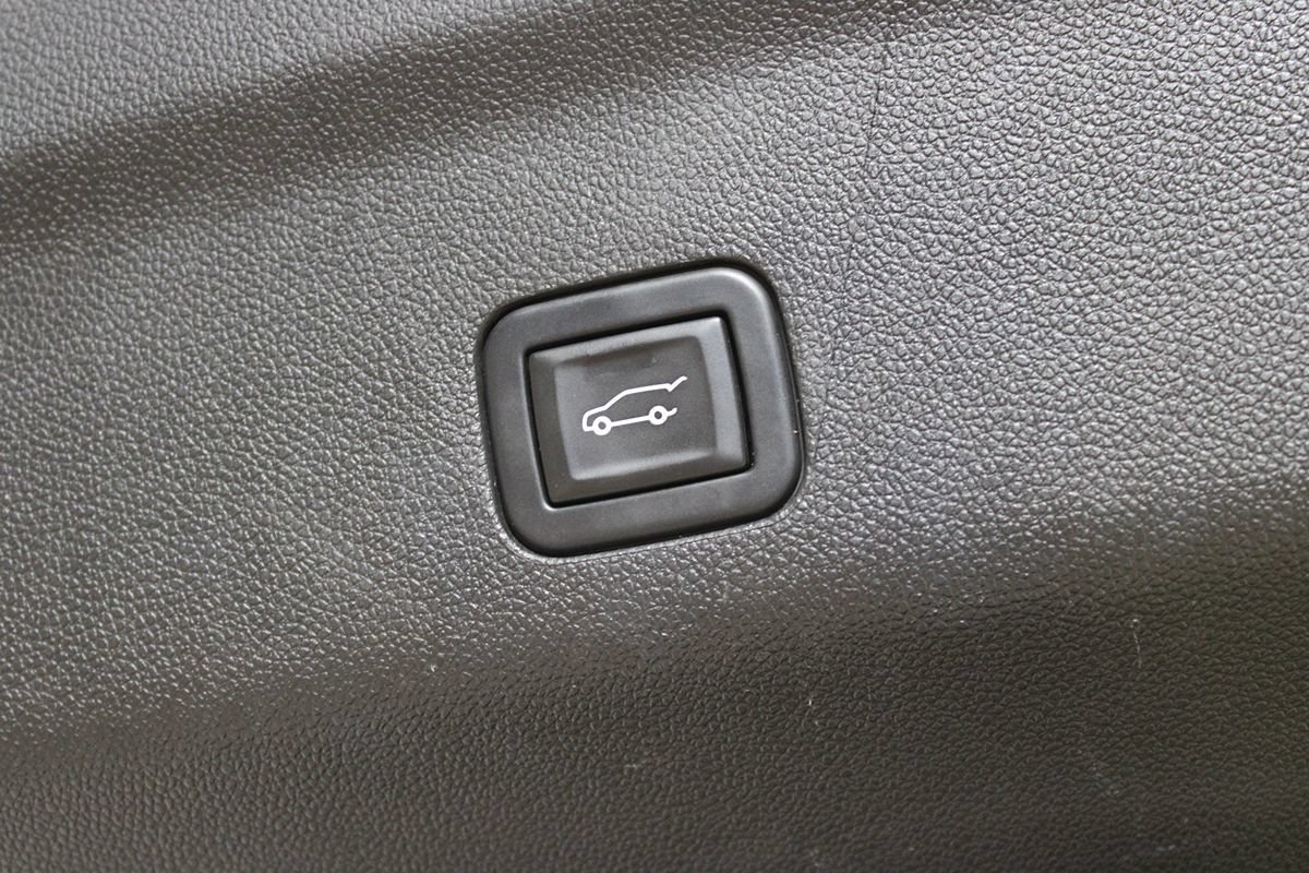 Used 2023 Chevrolet Suburban LT AWD/4WD image 32