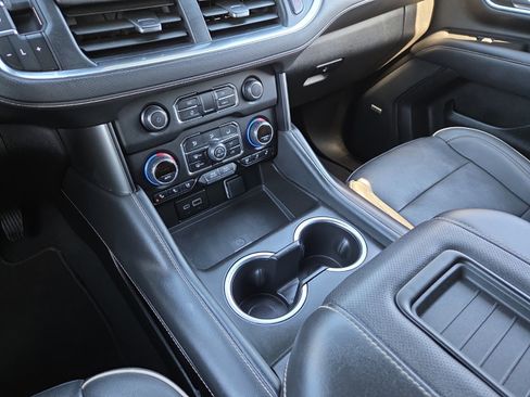 Used 2023 Chevrolet Suburban Premier image 25