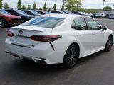 Used 2022 Toyota Camry SE image 3