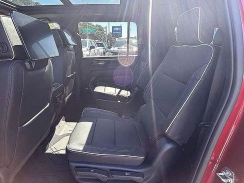 New 2025 Chevrolet Suburban Premier image 33