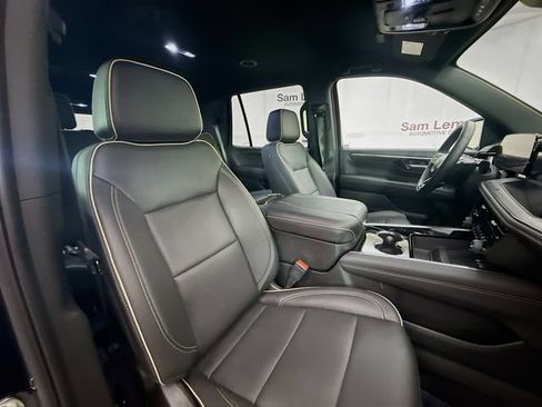 Used 2025 Chevrolet Tahoe Premier AWD/4WD image 31