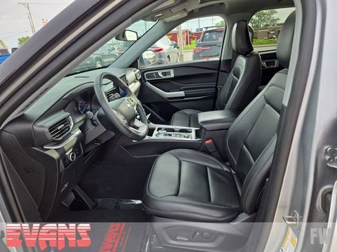 Used 2023 Ford Explorer XLT w/ Equipment Group 202A AWD/4WD image 19
