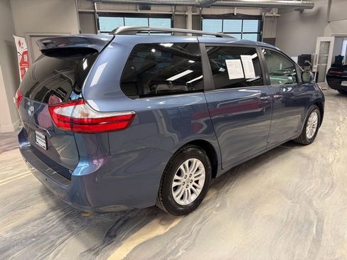 Used 2016 Toyota Sienna XLE Premium image 36