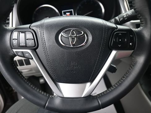 Used 2016 Toyota Highlander XLE AWD/4WD image 16