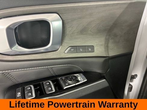 Used 2025 Kia Sorento SX Prestige image 11