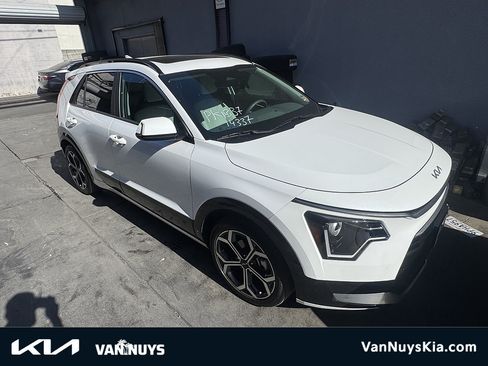 Used 2024 Kia Niro EX Touring FWD image 1