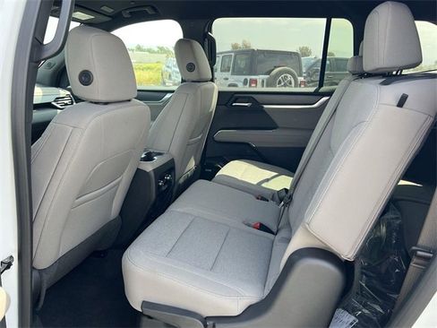 New 2025 GMC Acadia Elevation image 24