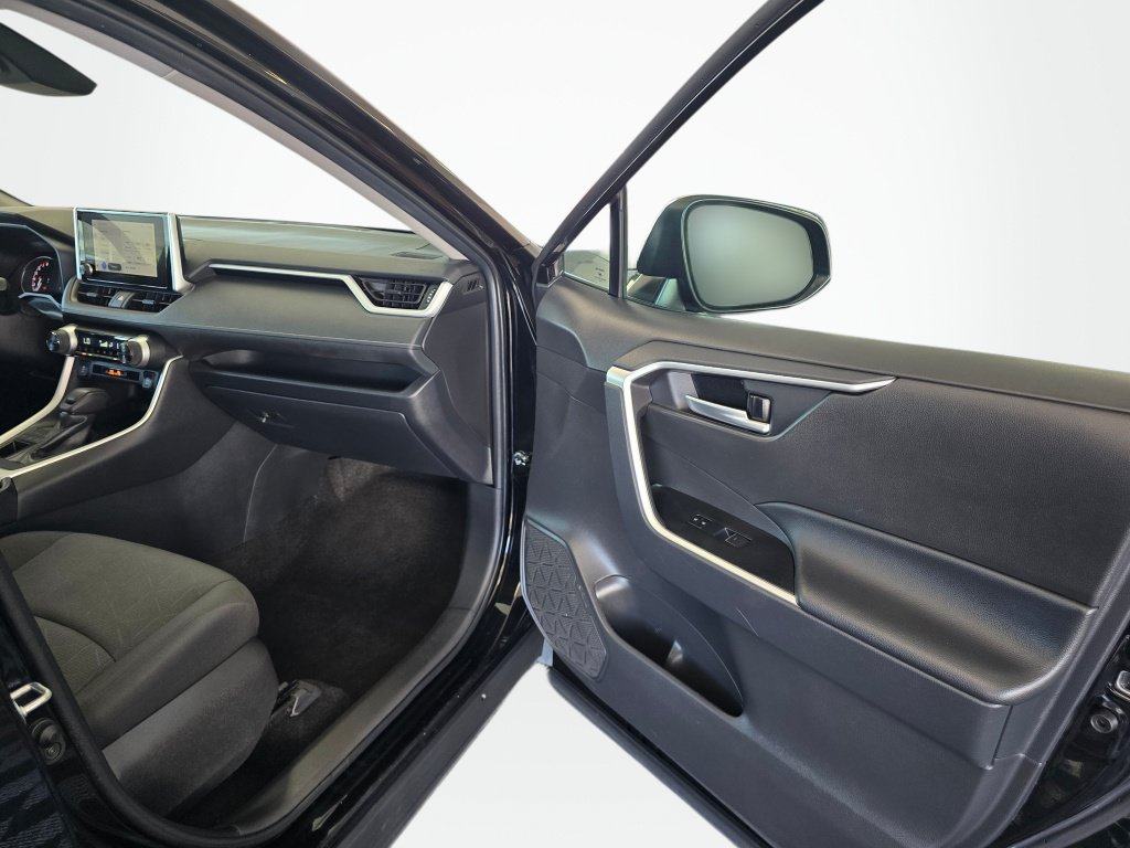 Used 2025 Toyota RAV4 XLE AWD/4WD image 39