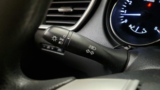Used 2015 Nissan Rogue S FWD image 57