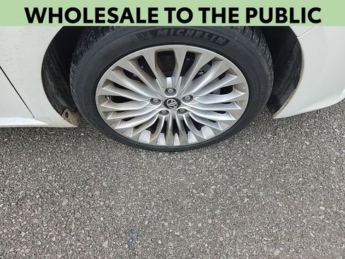 Used 2016 Toyota Avalon Limited image 10