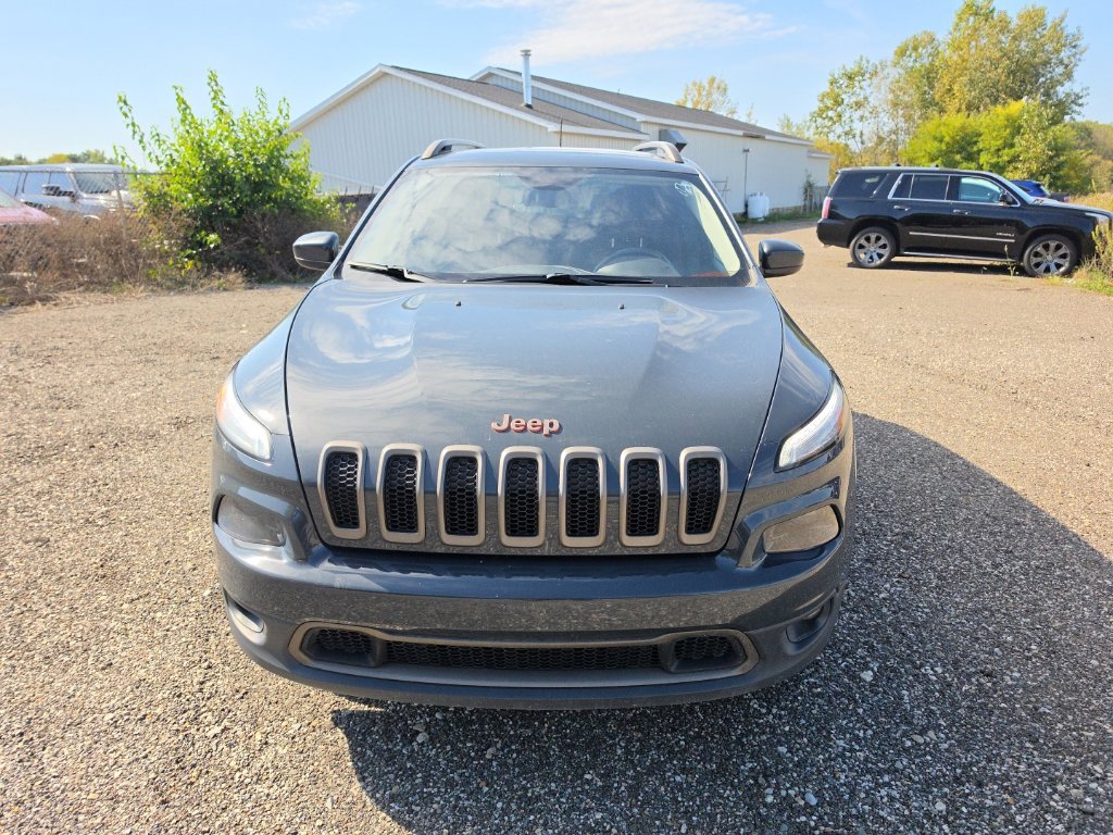 Used 2016 Jeep Cherokee Latitude AWD/4WD image 2