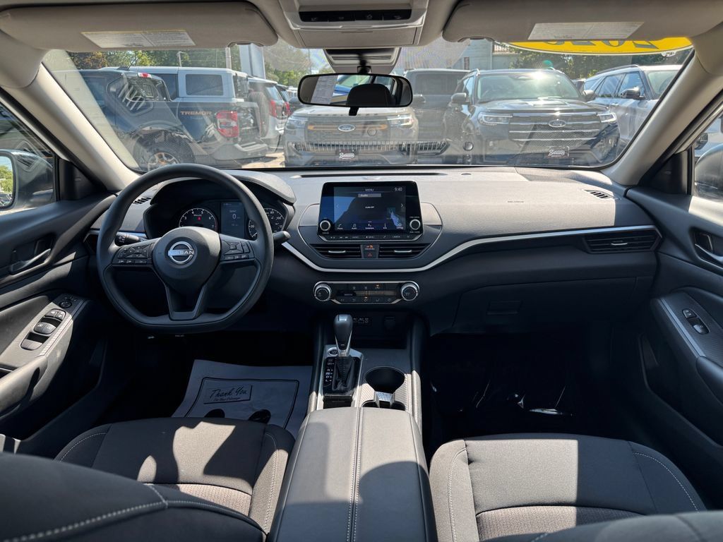 Used 2025 Nissan Altima 2.5 S FWD image 17