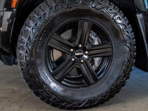 Used 2022 Land Rover Defender 110 X-Dynamic SE image 10