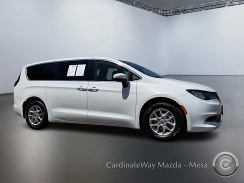 Used 2022 Chrysler Voyager LX FWD image 2