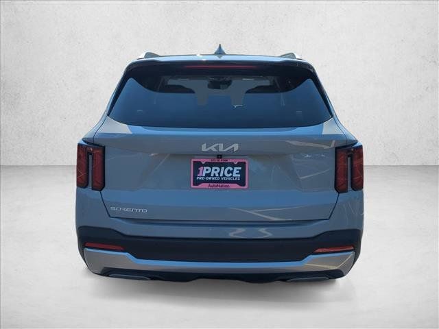 Used 2024 Kia Sorento S w/ Panoramic Sunroof Package FWD image 9
