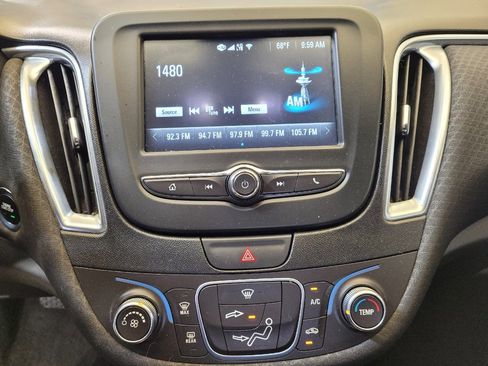 Used 2018 Chevrolet Malibu LT image 25