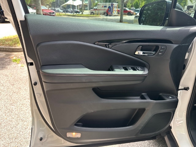 Used 2025 Honda Ridgeline Black Edition image 12