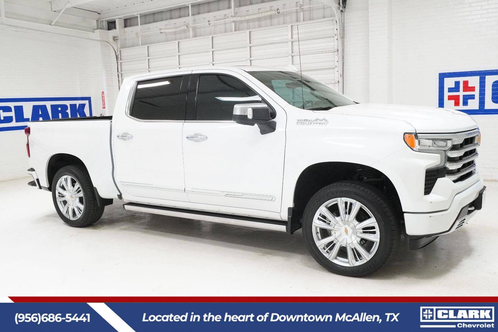 Used 2023 Chevrolet Silverado 1500 High Country w/ High Country Premium Package AWD/4WD image 4