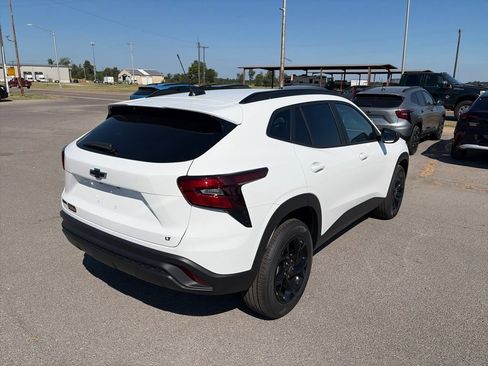 New 2026 Chevrolet Trax LT w/ Midnight Edition FWD image 6