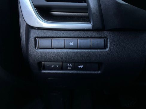 Used 2025 Nissan Rogue SV image 21