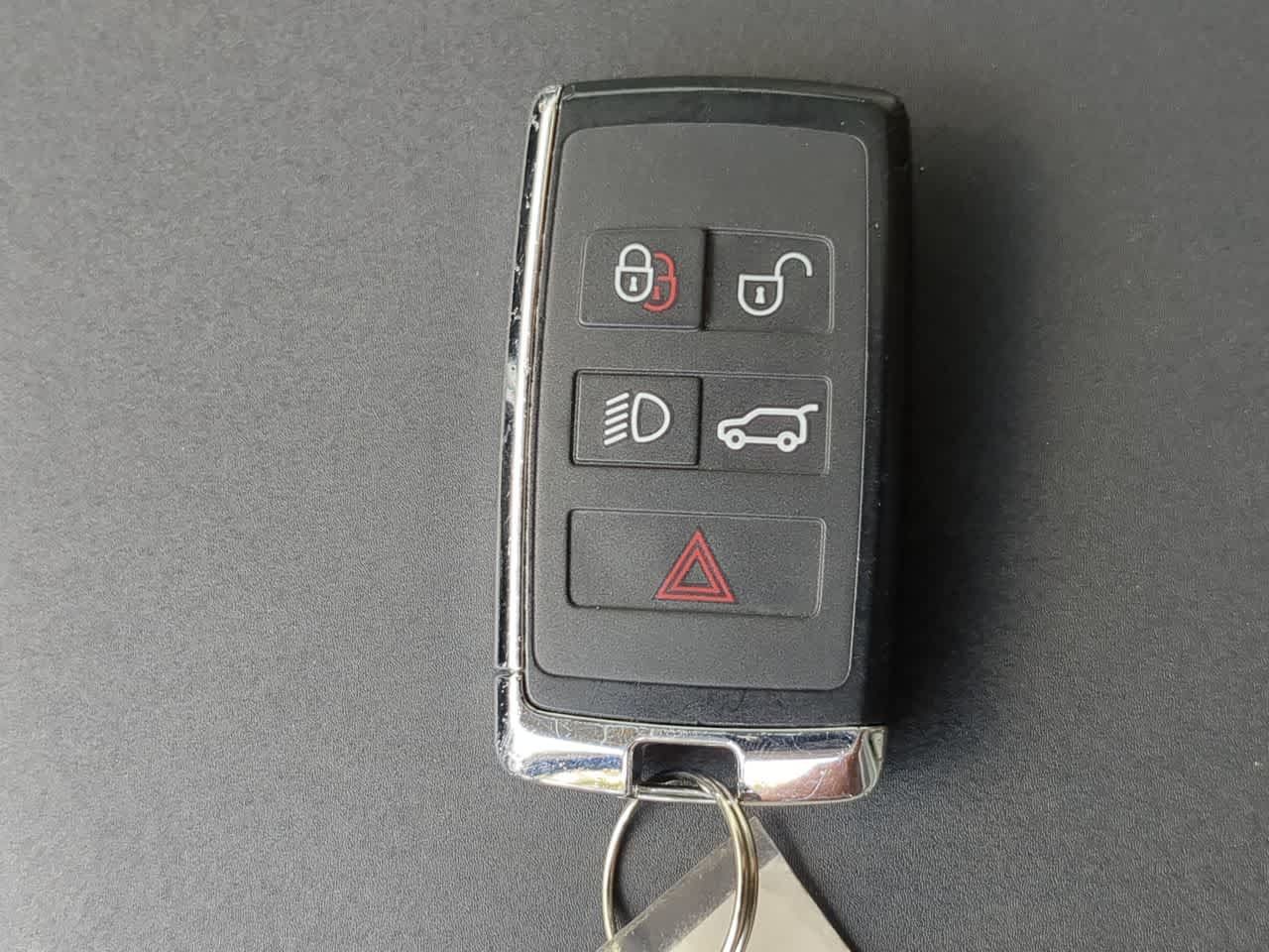Certified 2025 Land Rover Discovery Dynamic SE AWD/4WD image 36