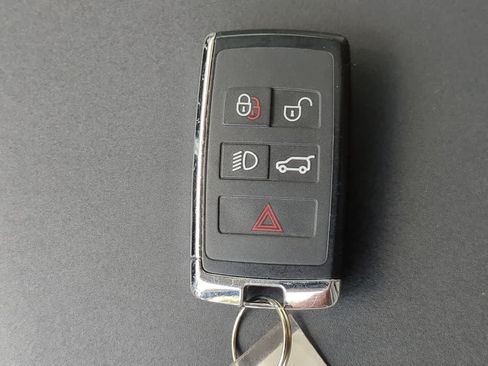 Certified 2025 Land Rover Discovery S AWD/4WD image 36