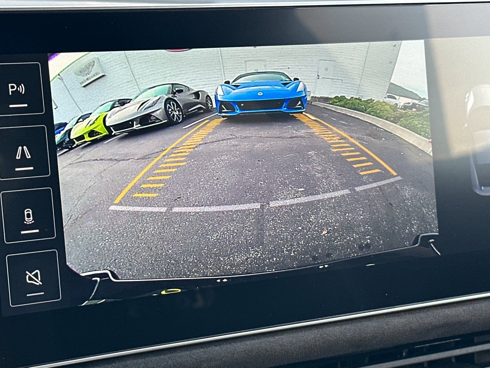 Used 2025 Lotus Emira RWD image 17