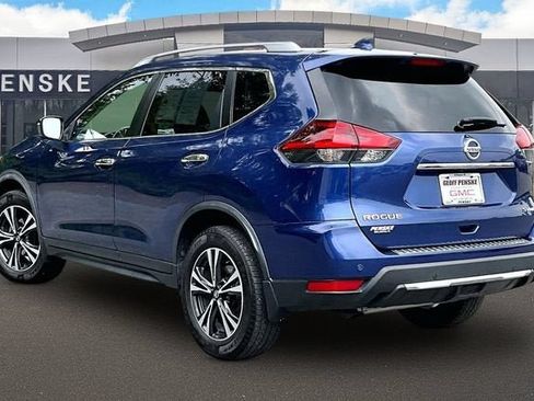 Used 2019 Nissan Rogue SV w/ Premium Package AWD/4WD image 12
