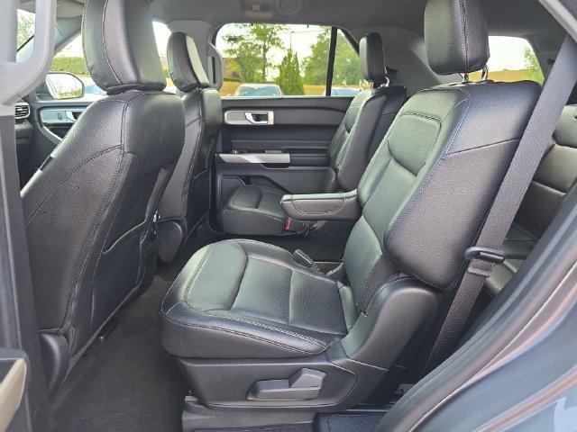 Used 2022 Ford Explorer Limited w/ Equipment Group 301A RWD image 11