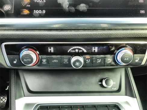 Used 2025 Audi Q3 2.0T Premium image 18