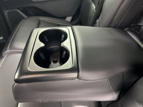 Used 2022 Ford Explorer XLT w/ Equipment Group 202A image 13