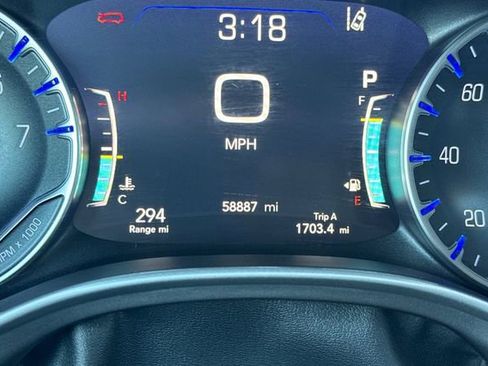 Used 2023 Chrysler Pacifica Touring-L image 40