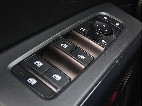 Used 2024 Nissan Pathfinder S image 17