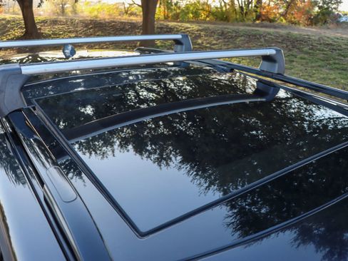 Used 2017 Land Rover Discovery First Edition image 9