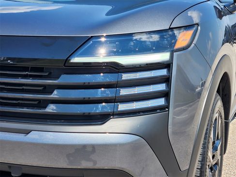 New 2025 Nissan Kicks SV w/ SV Premium Package image 5