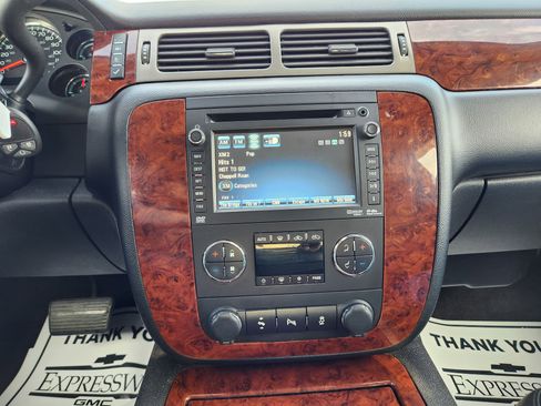 Used 2013 Chevrolet Avalanche LTZ image 18