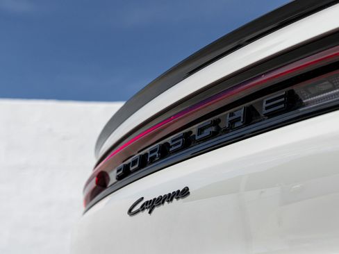 Certified 2025 Porsche Cayenne Coupe image 12